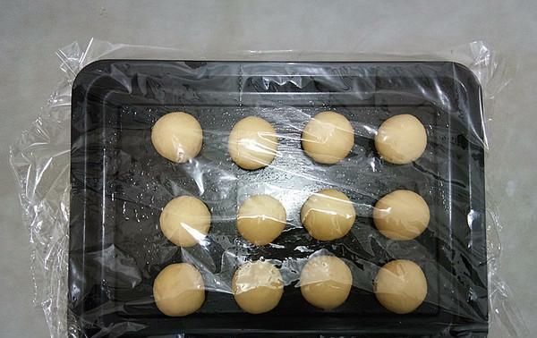 以后面粉就照着样子做,加1个鸡蛋,不用烤不用蒸,比蛋糕都好吃