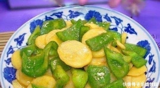 青椒和此物一起炒,每天炒一盘,排出毒素,软化血管,好吃又下饭