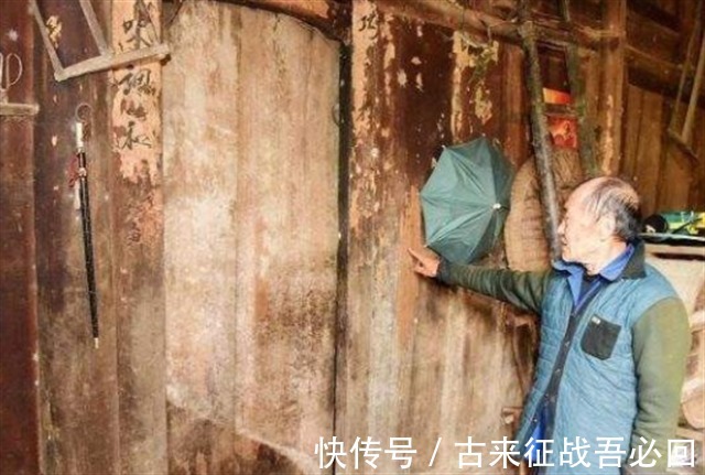 木屋$老农住价值8亿金丝楠木木屋,100万卖给投资商,今搬回乡下盖新房