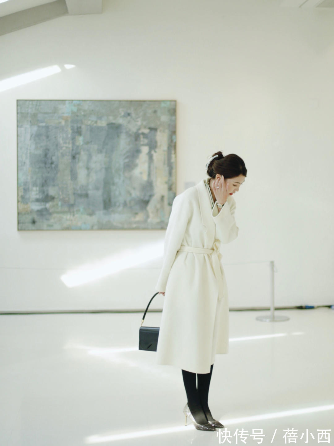 氛围感 今年少穿羽绒服，多穿“大衣”，搭配连衣裙、半身裙，优雅又大气