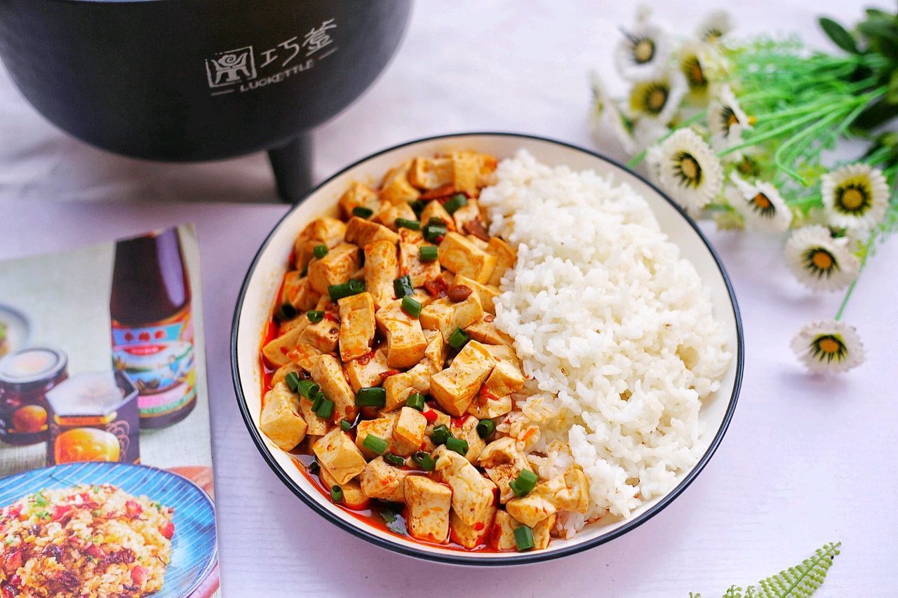 豆腐此做法，鲜嫩入味，成本不到2块钱，下饭又解馋