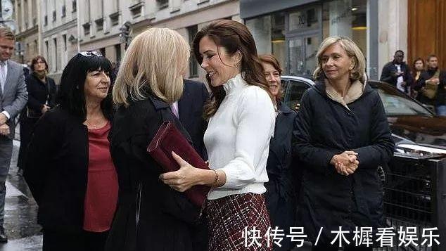 法国第一夫人|66岁法国第一夫人整容后首次换发型,自信扎起“鸡窝头”好显嫩