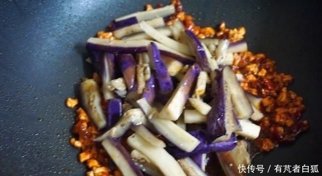 入味|炒茄子，不要切好直接下锅，不入味还吸油教你大厨做法，太香了