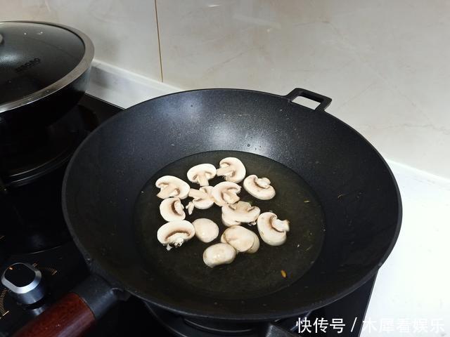 晚餐|老两口的极简晚餐,味道鲜美吃不胖,网友南方人净吃草