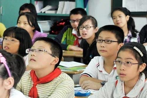 父母|这四大杀手正毁掉孩子视力,不是电脑也不是手机,八成父母不知道