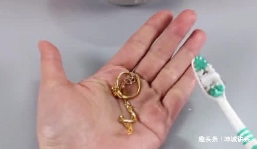 金首饰这样清洗,不仅不掉克数还特别的干净,非常的实用
