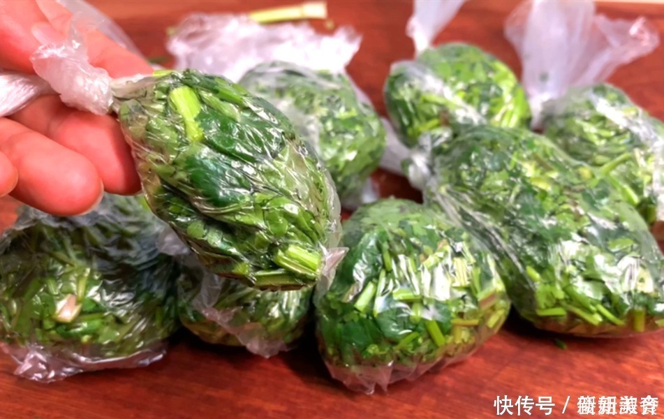  香菜别再放冰箱保存了，教你一招，芫荽一冬天都新鲜翠绿，很实用