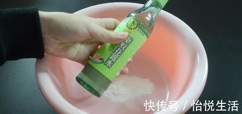 毛巾脏别再洗衣液洗, 洗的时候加一点它, 洗完毛巾就跟新的一样干净