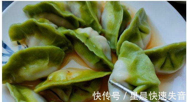 它比韭菜饺子简单,比白菜饺子好处,不放味精,自然鲜香,我常包!