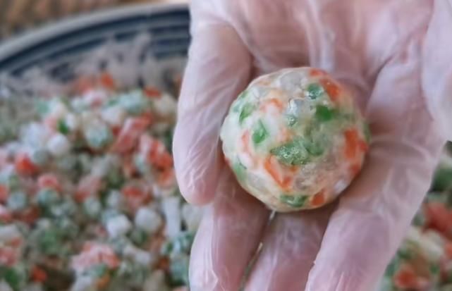 分享一款Q弹筋道的肉末素菜丸子，鲜香好吃又营养，美味的家常菜