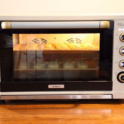 椰浆|椰蓉和抹茶红豆馅月饼