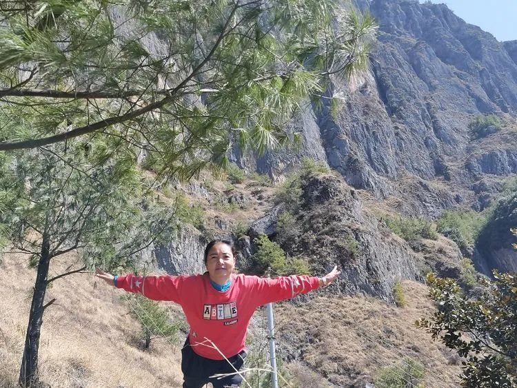 指南村|登顶东川小牯牛山——慈悲殿