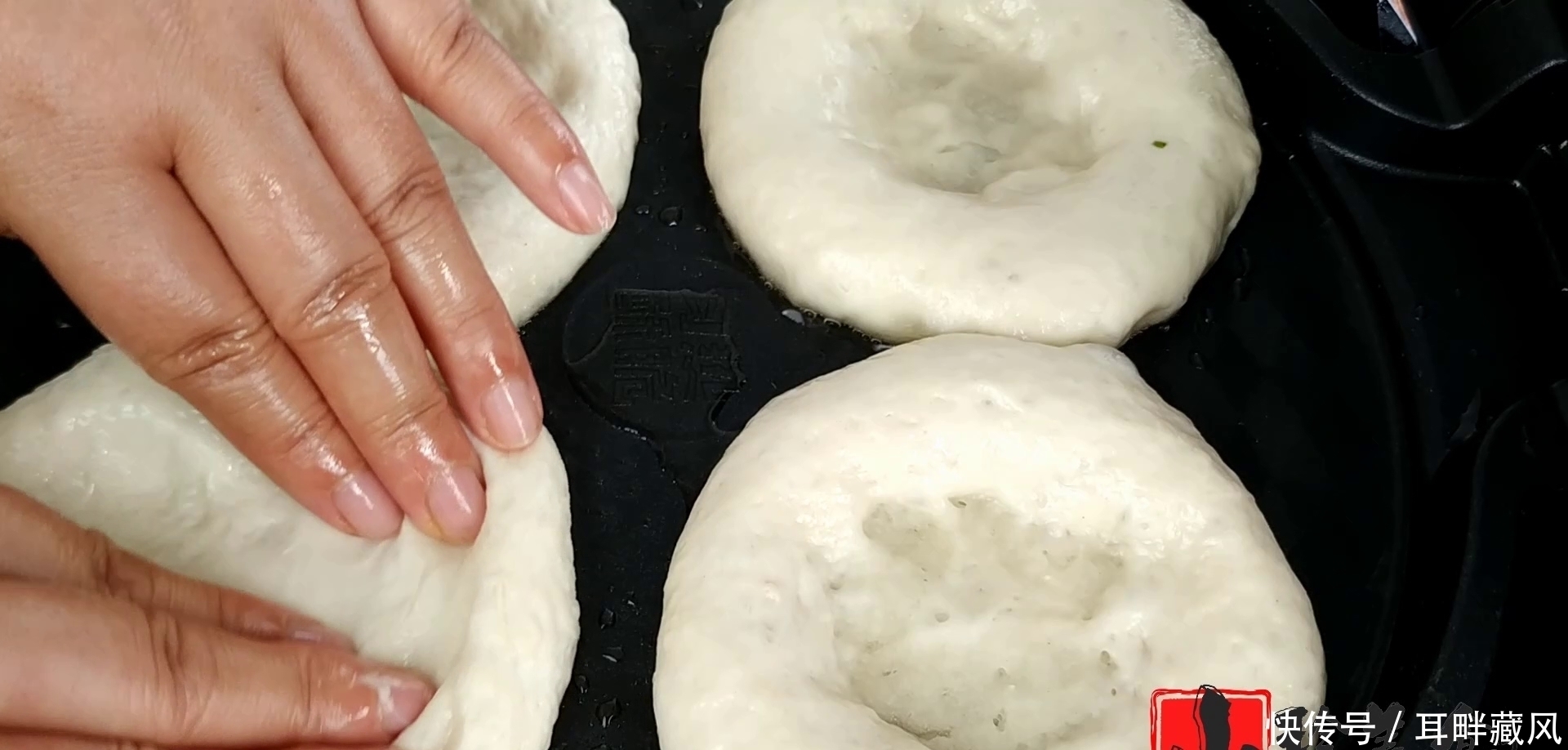 鸡蛋发面饼的家常做法,蓬松暄软,口感鲜香,一大盘不够吃,解馋