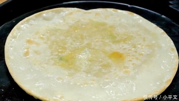 盖上盖子|烙饼时,直接烙是错的,多加1步,个个鼓大泡,柔软多层又筋道