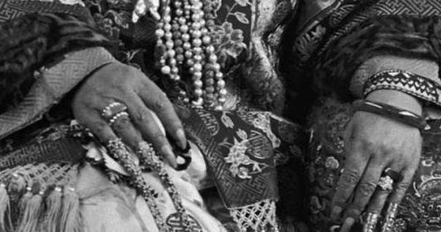 慈禧|慈禧逃亡时,喝1碗县令母亲熬的粥,县令父亲知道后立马自尽了