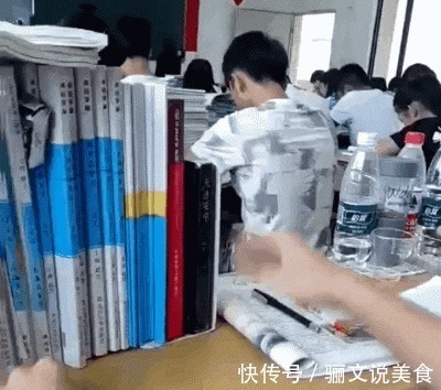 |搞笑GIF：为什么看到他摔倒，心里会莫名地舒爽呢