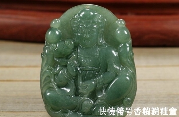 饰品@到底能不能佩戴翡翠洗澡?不要再问了,再不知道答案你就有问题了