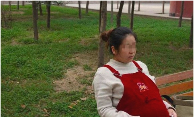 老公|妻子生下三胞胎女儿后,老公知道后大发雷霆,婆婆都看不下去了!