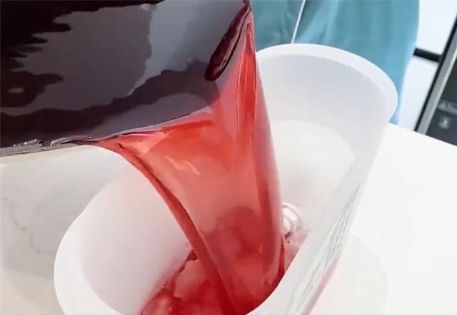 “强迫症”姑娘整理冰箱,食材严格收纳归类,网友:引起舒适