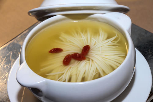 日本厨师居然想挑战中国厨师，只需刀工对比，日本人民彻底服气了