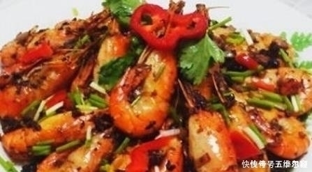 同事来家中做客，媳妇做的四菜一汤家常菜，让我撑足场面