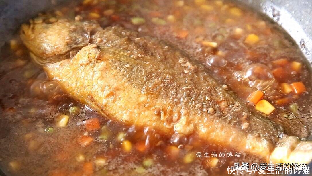 年夜饭少不了鱼菜，这样做，鱼皮不破，味道一绝，鱼肉鲜嫩无腥味