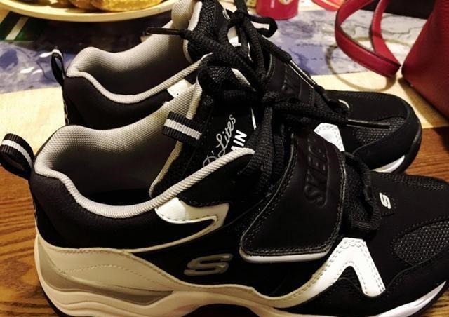 品牌 最佳女鞋品牌出现!有人说它外形丑,却年入360亿,力压安踏