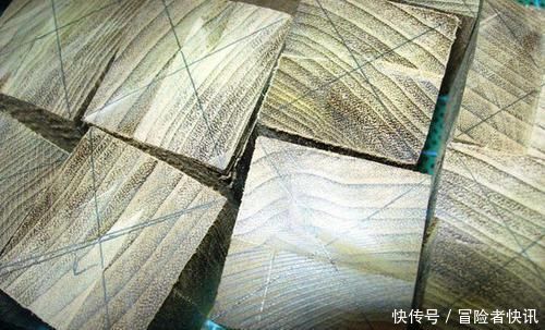 木板|垃圾堆里随手捡了个破木板,自己做成手串被告知是金丝楠