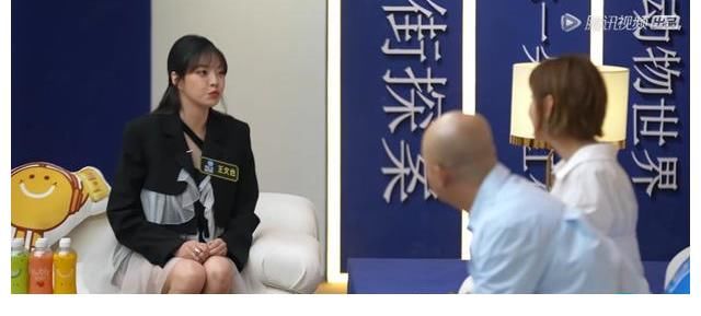 《导演》首轮竞演结束！2人出局1人退赛，韩雪王文也晋级备受争议