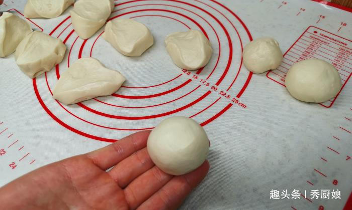 烙饼时,有人抹油,有人烫面,老面点师傅:都不对,教你正确做法