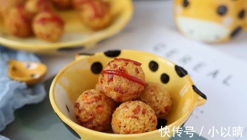 丸子|剩米饭新做法,既是早餐,也是零食,上桌就被抢光,比蛋炒饭好吃