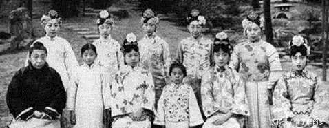 赶出|溥仪被赶出皇宫之前，有人问传国玉玺在何处溥仪回答很洒脱