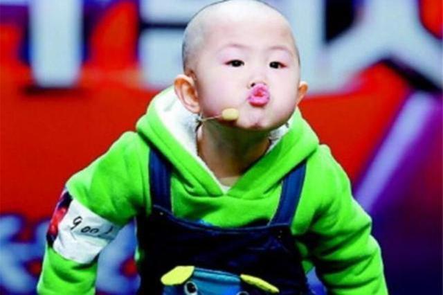 我是大明星|男孩3岁上央视5岁上春晚,为家里年挣百万,现在父母却后悔了