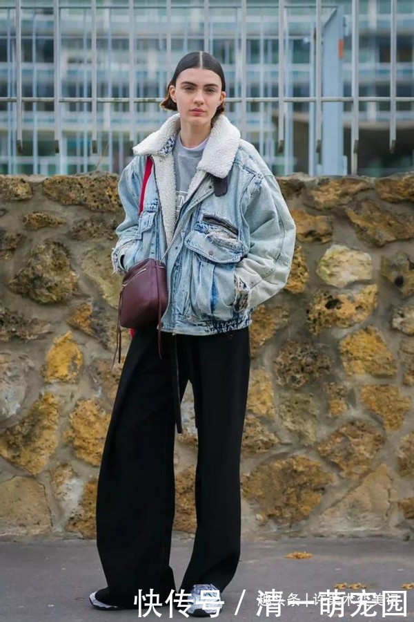 平底鞋|女人过了50岁,建议少穿高跟鞋多穿这3种鞋,时髦舒适还百搭