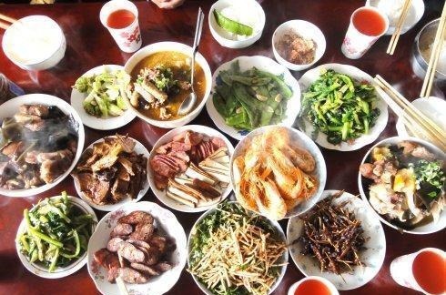 闺女|女儿坐月子我去看她,推开门看了眼厨房,我让女儿离婚