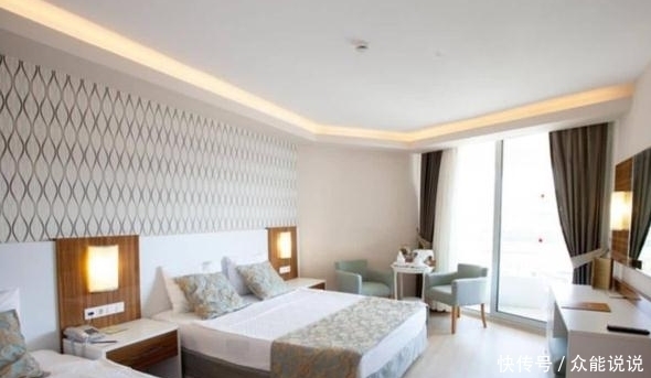 世界上最奇葩的酒店:卧室在海底,每天和鱼儿一起睡觉