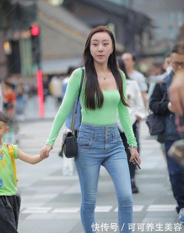 长T 小清新搭配,牛仔裤+果绿色长T!