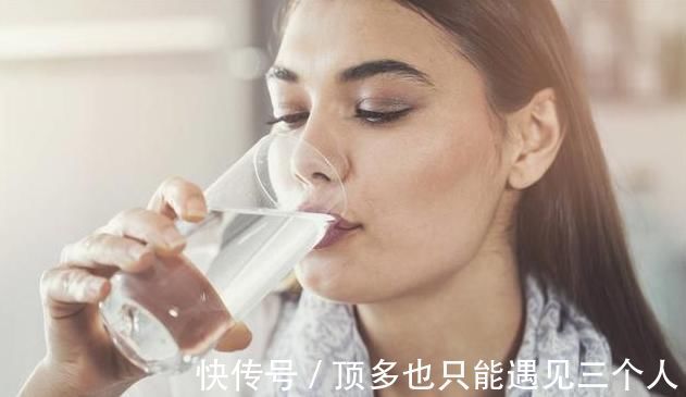 例假期间|女生来例假时，月经中出现像“肉”一样的血块？为了健康，莫大意