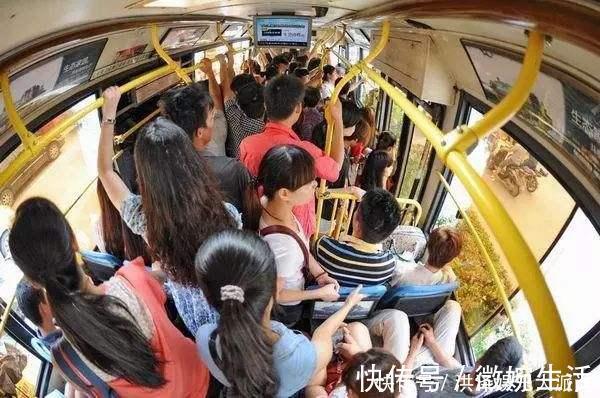 危险|5岁儿子坐公交时突然大哭，妈妈马上拨打110，乘客都说孩子太聪明