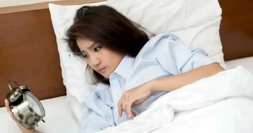 人体每天到底需要多长的睡眠时间，最佳的睡眠时间是几点到几点？