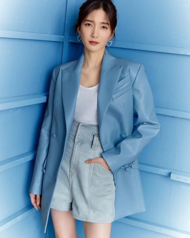 小江|来了来了她来了,曹皇后也来直播间了,气质小江总女神范十足