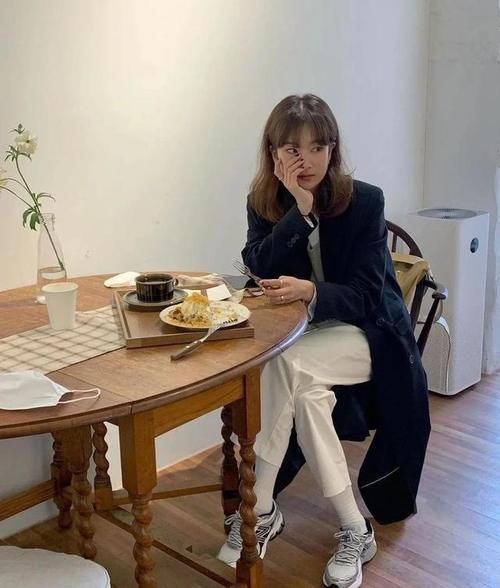 卫衣 + 靴子,毛衣 + 阔腿裤,这20套早春穿搭,好看极了