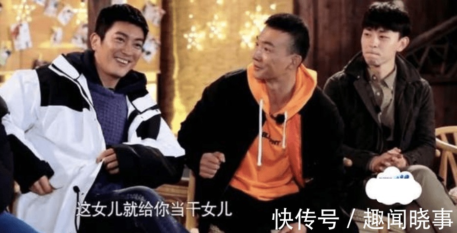 刘畊宏晒爸爸5聚会照,春哥一手抱Jasper一手抱小泡芙