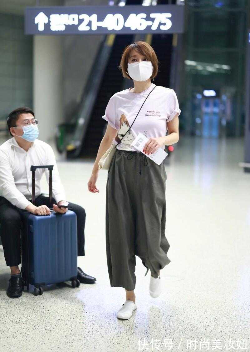 阔腿裤 马伊琍气质真独特,T恤配阔腿裤就能穿出高级感,不愧是气质女神
