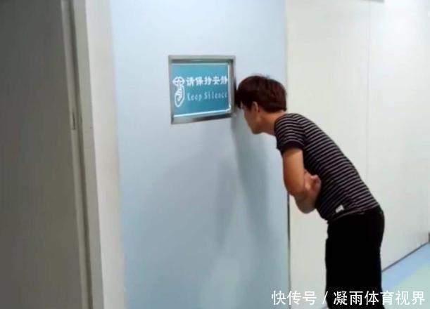 爸爸|宝妈深夜生二胎,5岁女儿独自在产房外等待,孩子的话令人深思