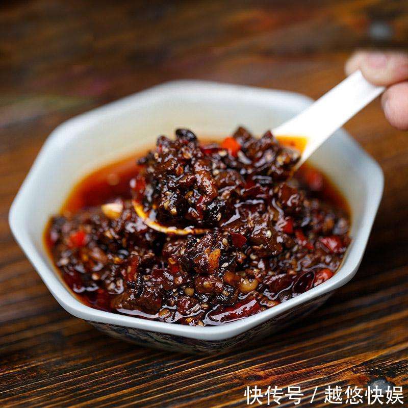 农家自制辣椒酱，搭配馒头米饭，吃起来绝对的过瘾