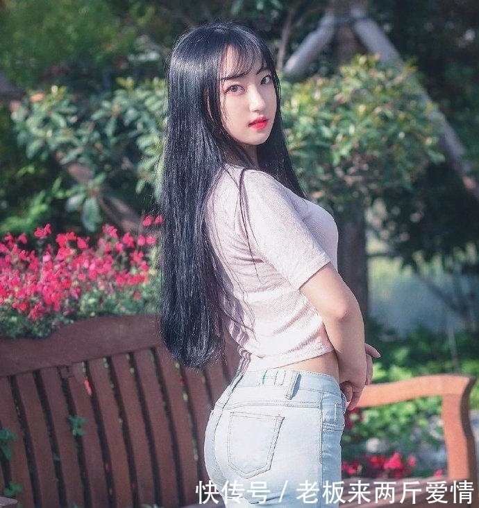 穿搭|清纯表妹穿牛仔裤,随意装扮非常时髦显瘦有魅力