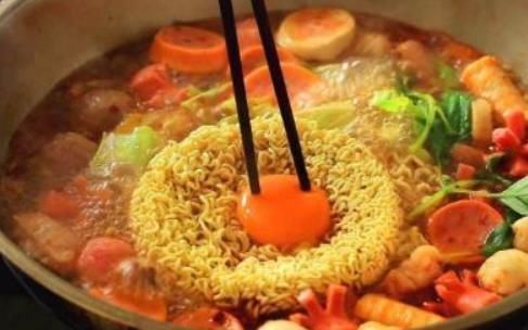 泡面|吃了这么多年的方便面，才知道调料和面饼放反了，难怪怎么煮都不好吃