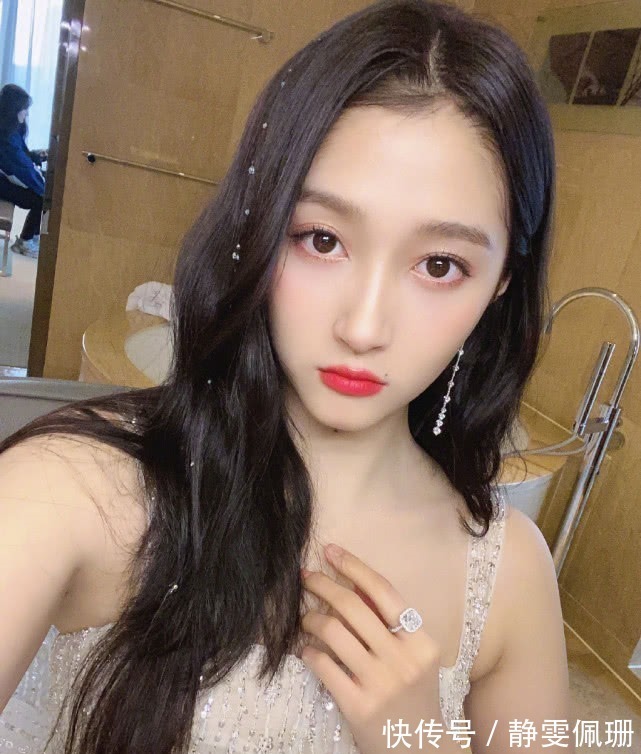 關曉彤參加《奔跑吧》，以另類方式撒糖，太甜了