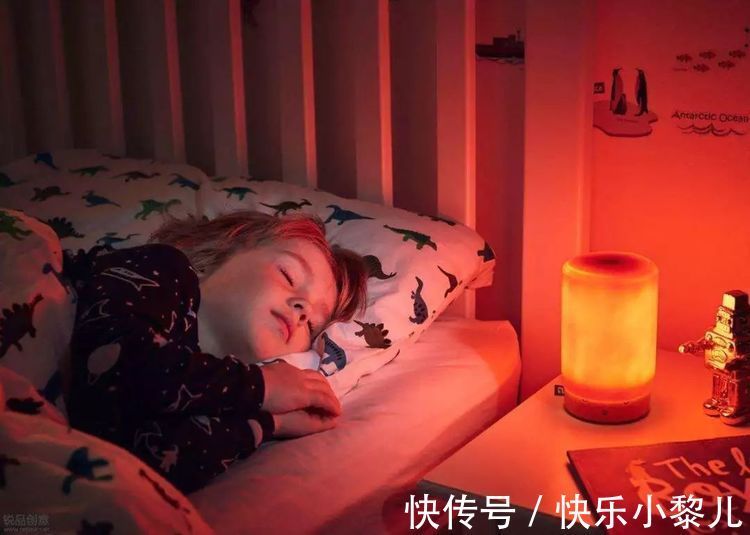 睡眠时间|孩子记忆力的黄金发育期,让他“睡三觉避两觉”,长大读书更轻松
